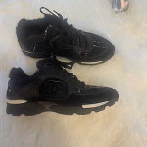 Chanel sneaker in excellent condition. Very comfy shoe at a terrific price